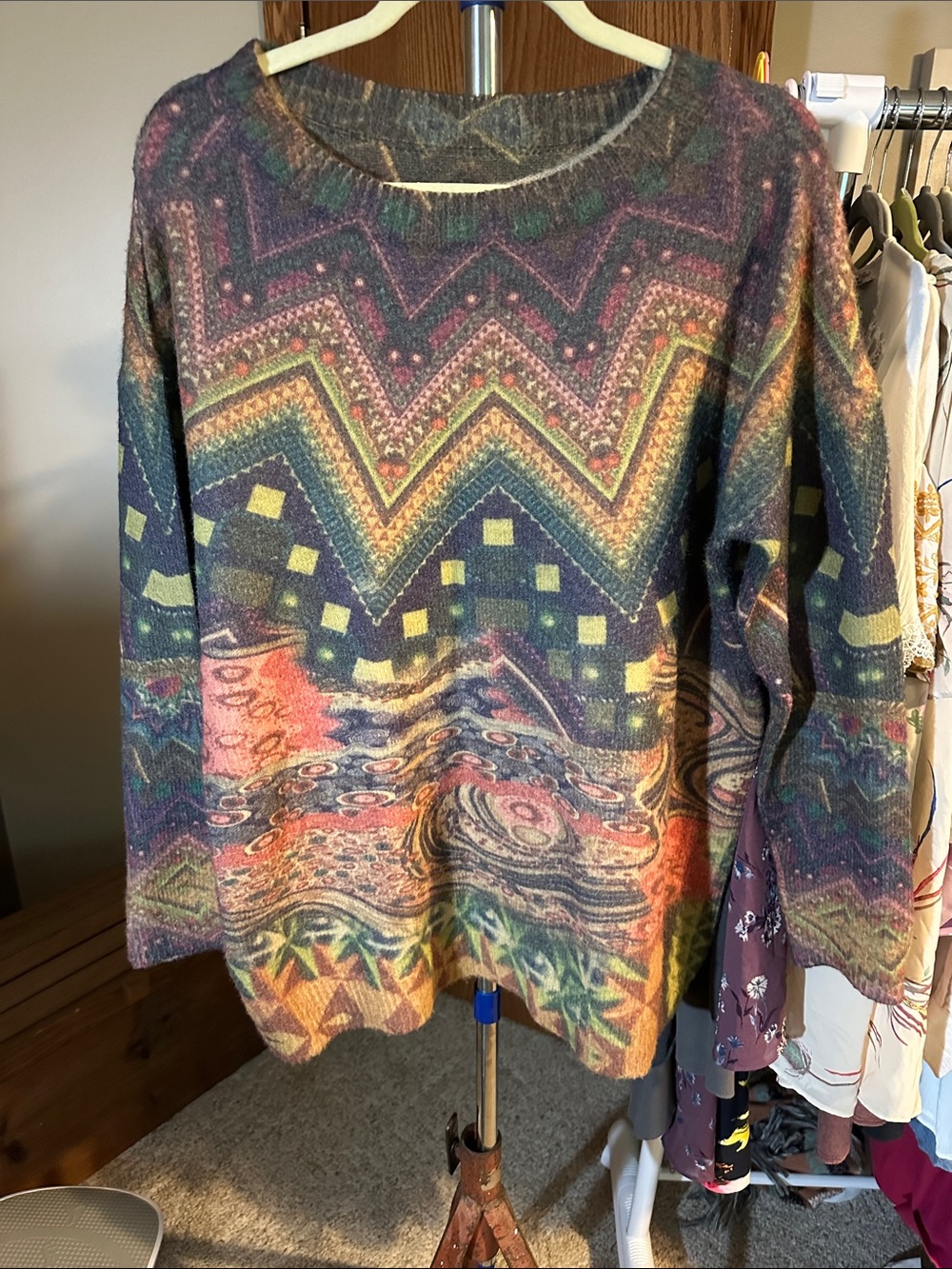 Women's Multicolor Chevron & Abstract Pattern Crewneck Sweater